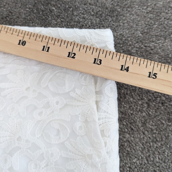 Elegant White Lace High Waist Shorts - Picture 8 of 11